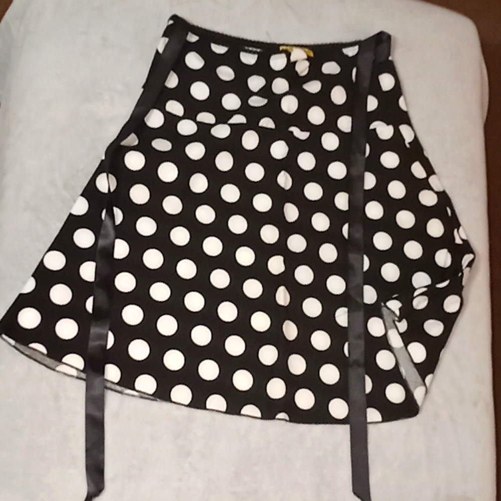 🆕️NWOT Polka-dot midi skirt